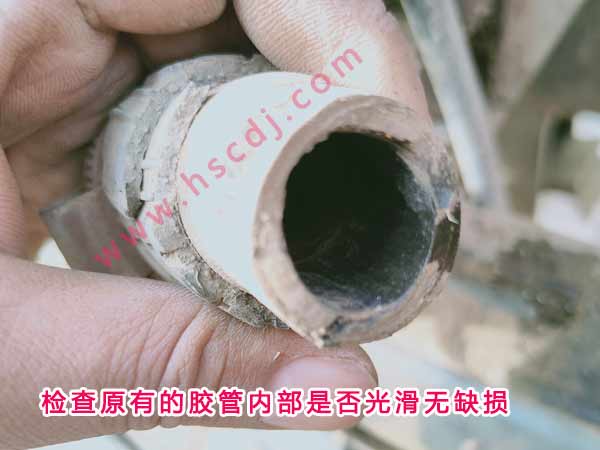 安裝喉箍前檢查膠管內(nèi)部是否光滑